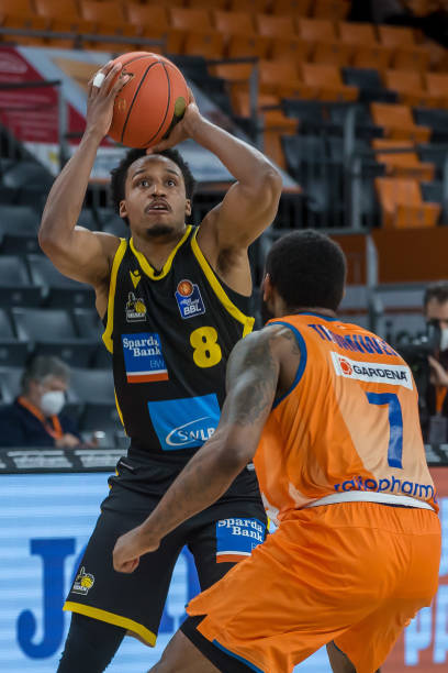 相遇保持不 相遇保持不