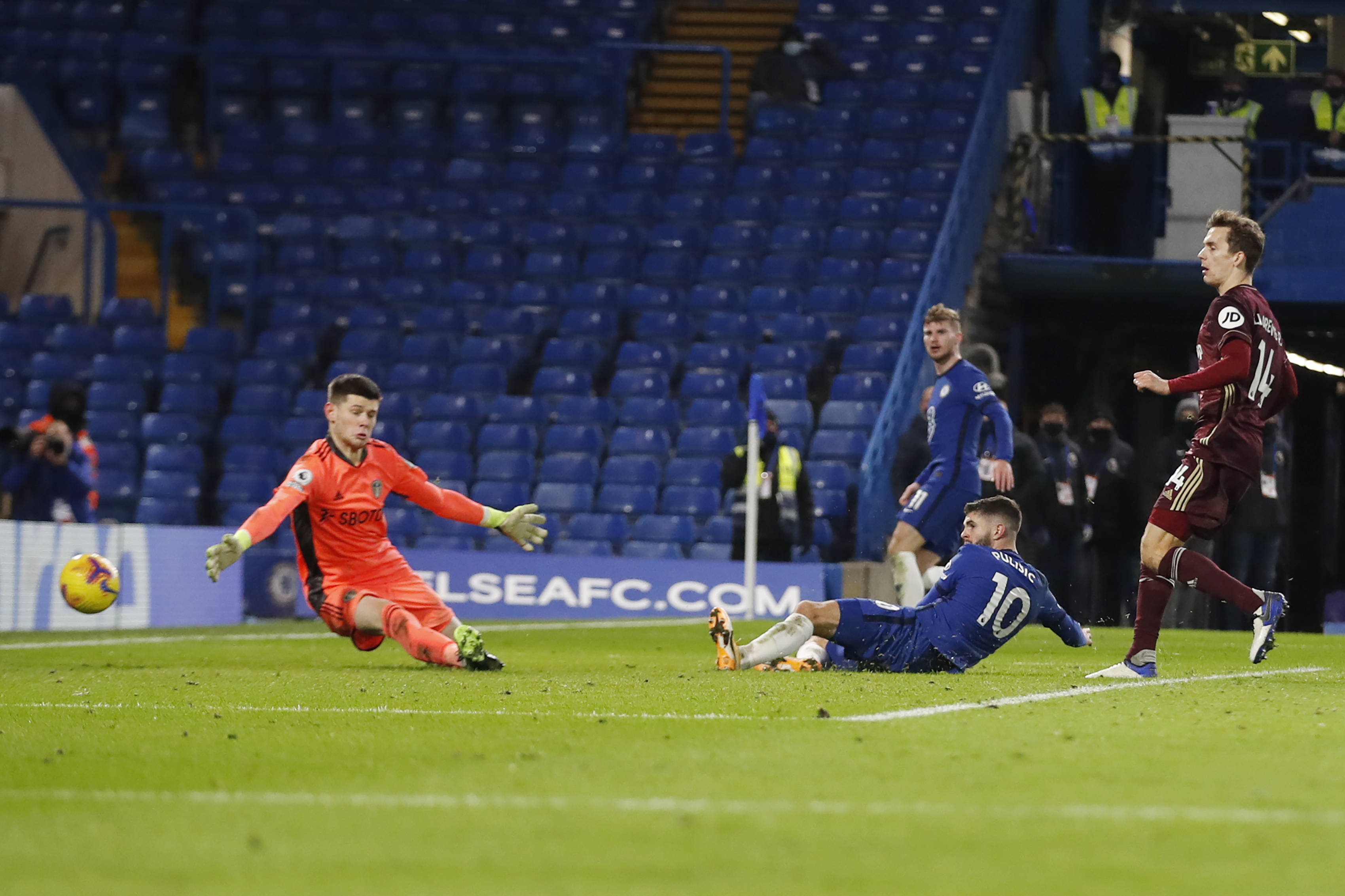 等球队在引 等球队在引